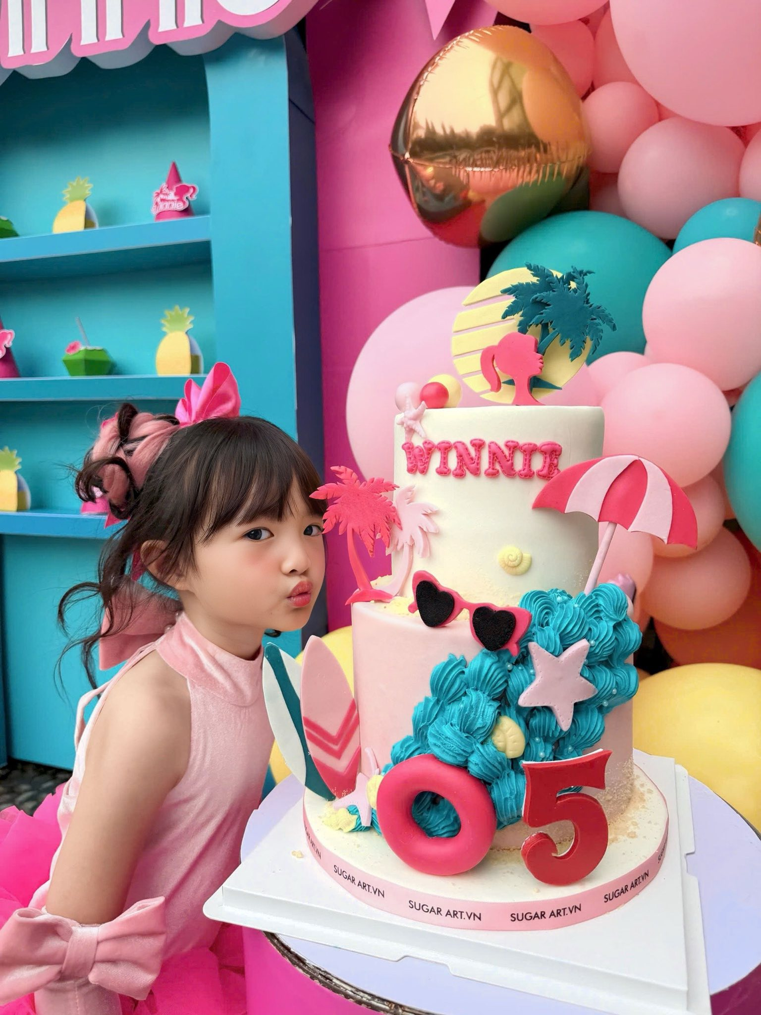 "Trưởng công chúa" nhà Đông Nhi - Ông Cao Thắng lên 5 tuổi: Tiệc sinh nhật ngập tràn sắc hồng, thần thái của "ái nữ tập đoàn" gây sốt- Ảnh 3.