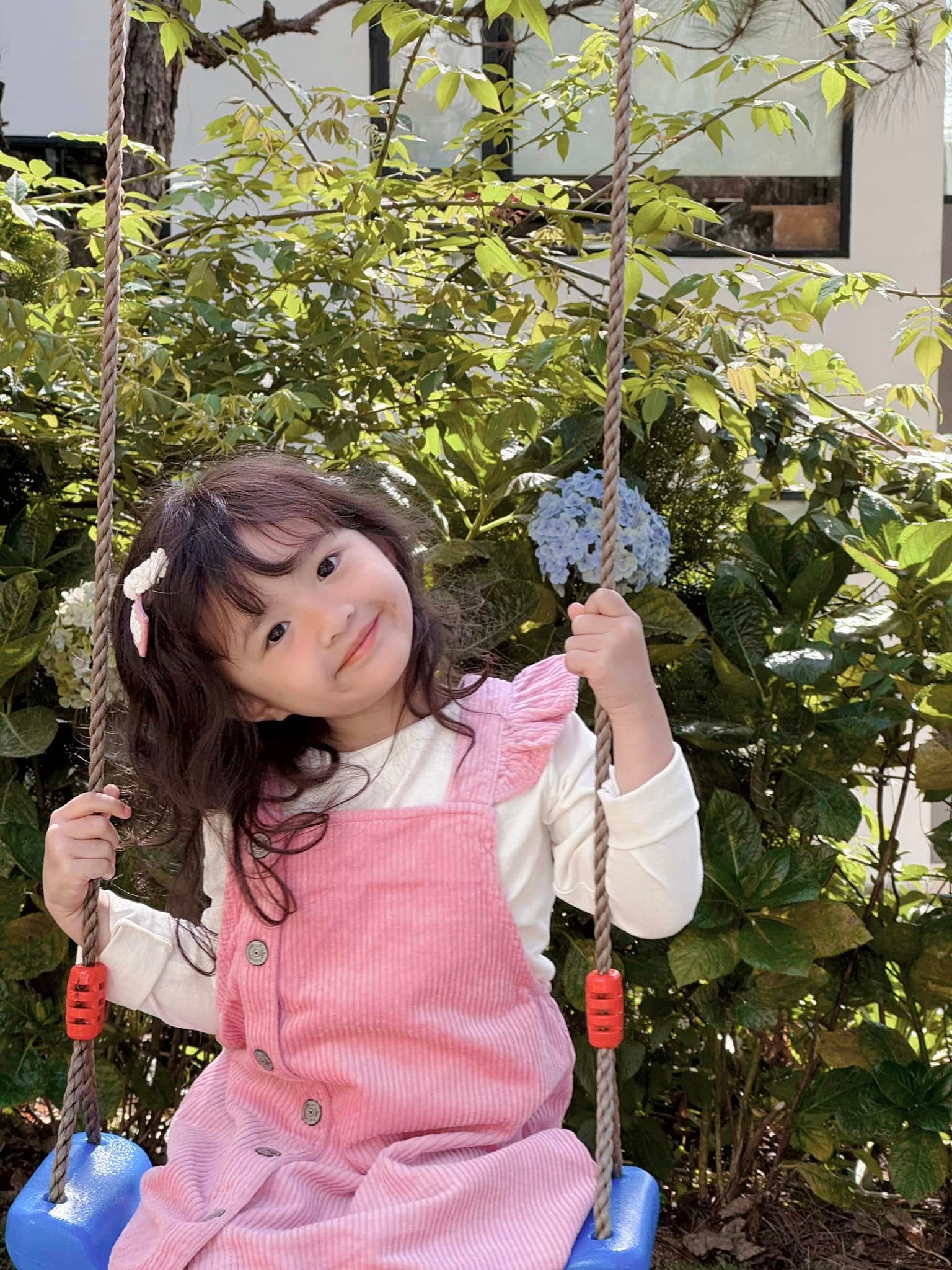 "Trưởng công chúa" nhà Đông Nhi - Ông Cao Thắng lên 5 tuổi: Tiệc sinh nhật ngập tràn sắc hồng, thần thái của "ái nữ tập đoàn" gây sốt- Ảnh 9.