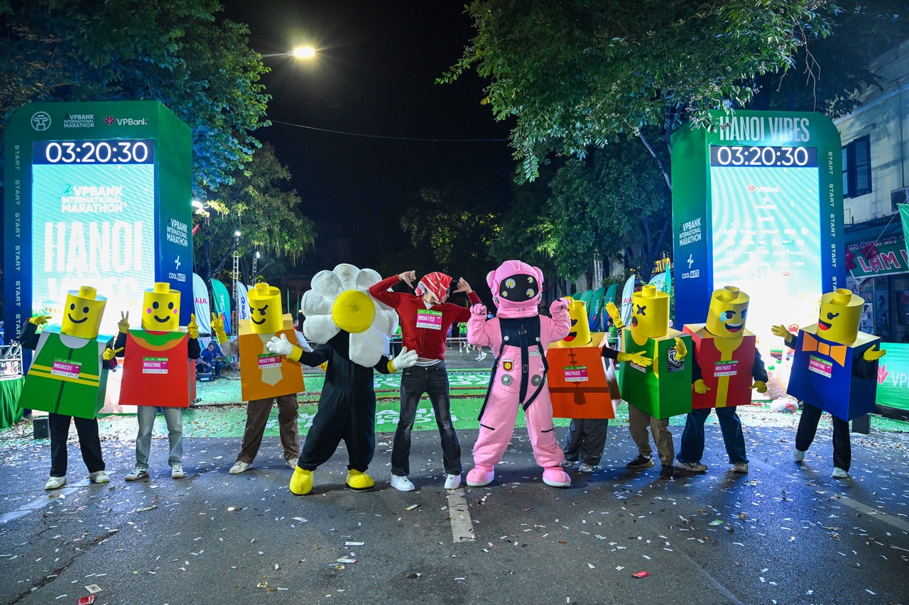 Sắc màu sáng tạo trên đường chạy VPBank Hanoi International Marathon 2025: Khi mỗi runner là một câu chuyện- Ảnh 1. Sắc màu sáng tạo trên đường chạy VPBank Hanoi International Marathon 2025: Khi mỗi runner là một câu chuyện- Ảnh 1.