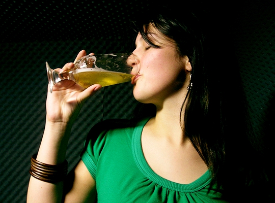 Mỹ nhân Hong Kong mắc bệnh gan ở tuổi trung niên, phải ngừng gấp 1 loại đồ uống: Dấu hiệu đầu tiên cảnh báo ít ai ngờ- Ảnh 3. Mỹ nhân Hong Kong mắc bệnh gan ở tuổi trung niên, phải ngừng gấp 1 loại đồ uống: Dấu hiệu đầu tiên cảnh báo ít ai ngờ- Ảnh 3.