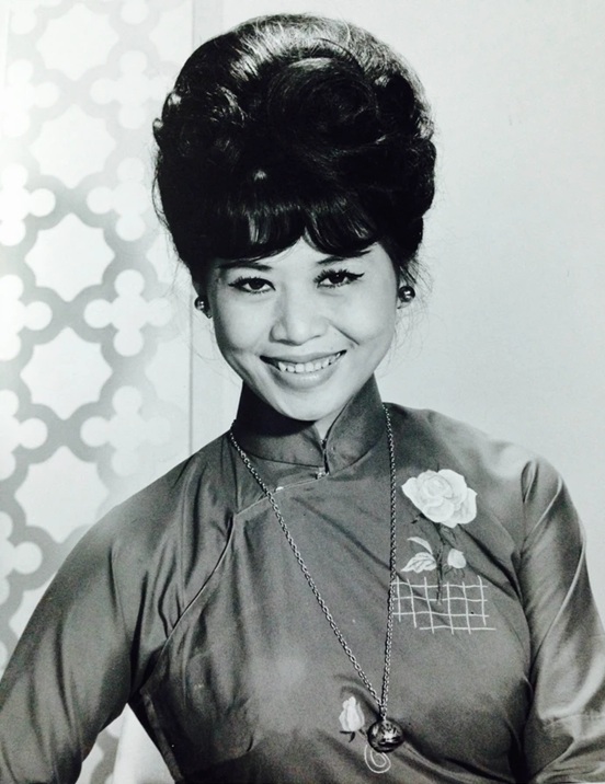 Nữ danh ca sang Pháp sống cực khổ, 10 năm "mất tích", đồng nghiệp tìm 3 tháng mới được- Ảnh 2. Nữ danh ca sang Pháp sống cực khổ, 10 năm "mất tích", đồng nghiệp tìm 3 tháng mới được- Ảnh 2.