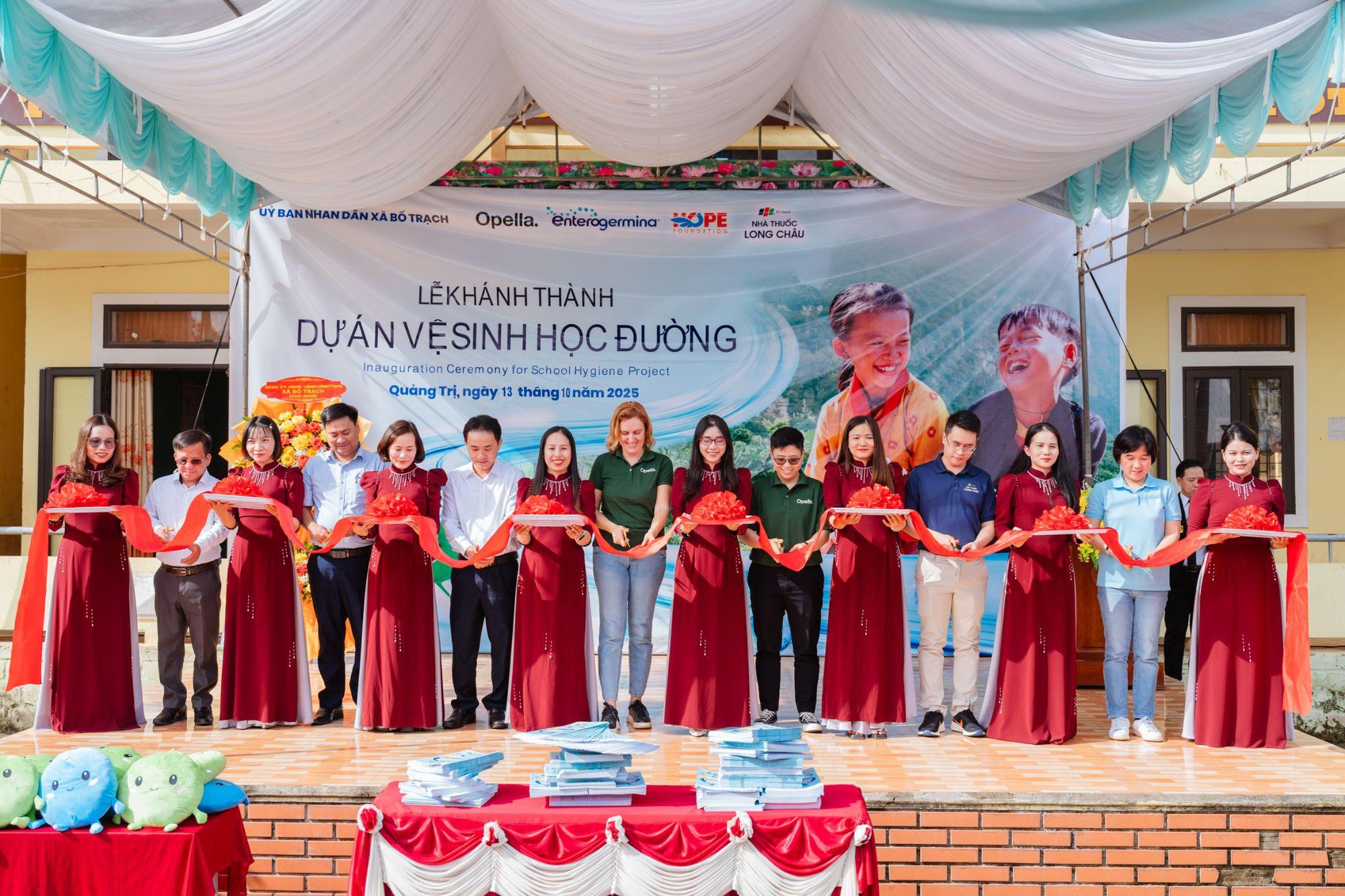 Trường học vùng sâu Quảng Trị ‘thay da đổi thịt’ nhờ 20 công trình vệ sinh mới- Ảnh 1. Trường học vùng sâu Quảng Trị ‘thay da đổi thịt’ nhờ 20 công trình vệ sinh mới- Ảnh 1.