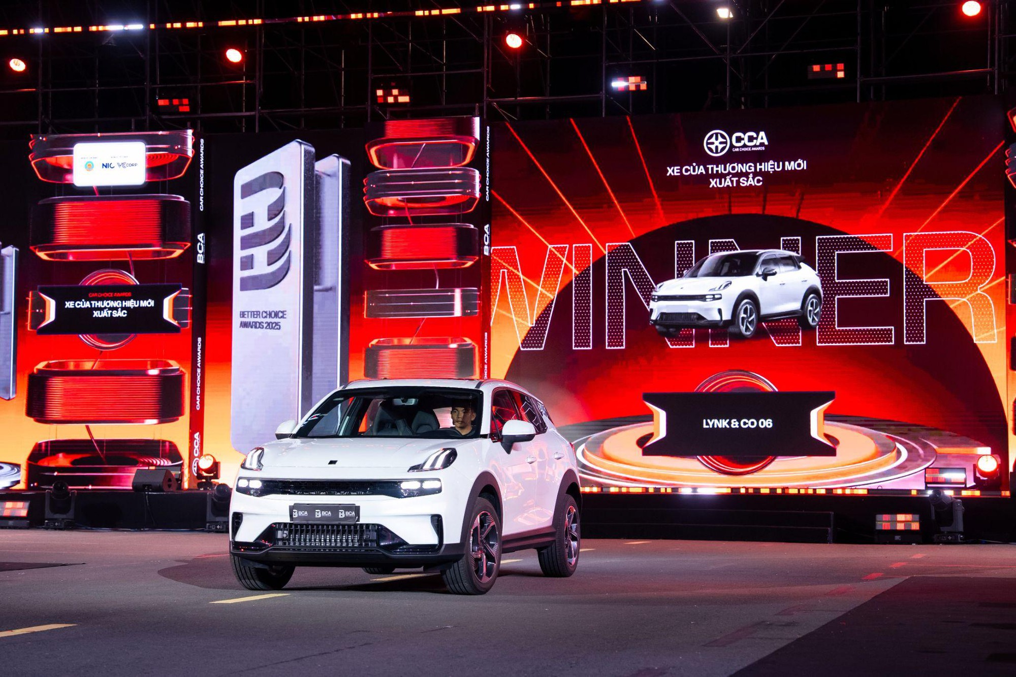 Lynk & Co 06 định nghĩa lại chuẩn cao cấp mới trong phân khúc, ghi dấu ấn mạnh mẽ với cả người dùng và giới chuyên môn- Ảnh 1. Lynk & Co 06 định nghĩa lại chuẩn cao cấp mới trong phân khúc, ghi dấu ấn mạnh mẽ với cả người dùng và giới chuyên môn- Ảnh 1.