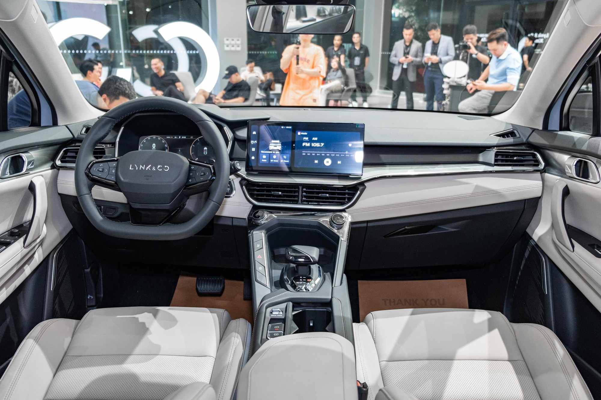 Lynk & Co 06 định nghĩa lại chuẩn cao cấp mới trong phân khúc, ghi dấu ấn mạnh mẽ với cả người dùng và giới chuyên môn- Ảnh 2. Lynk & Co 06 định nghĩa lại chuẩn cao cấp mới trong phân khúc, ghi dấu ấn mạnh mẽ với cả người dùng và giới chuyên môn- Ảnh 2.