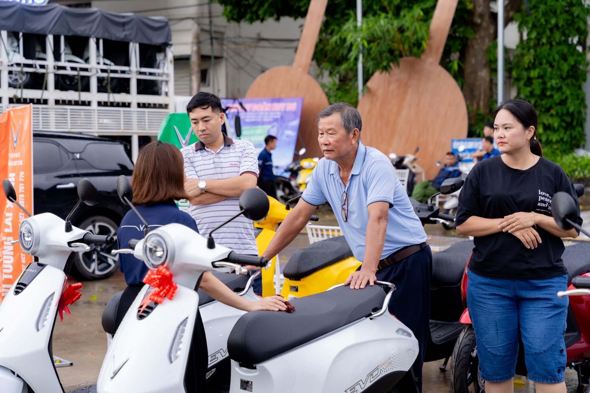 Xe xanh lên ngôi, VinFast Evo Grand Lite chiếm trọn cảm tình của học sinh và phụ huynh- Ảnh 2. Xe xanh lên ngôi, VinFast Evo Grand Lite chiếm trọn cảm tình của học sinh và phụ huynh- Ảnh 2.