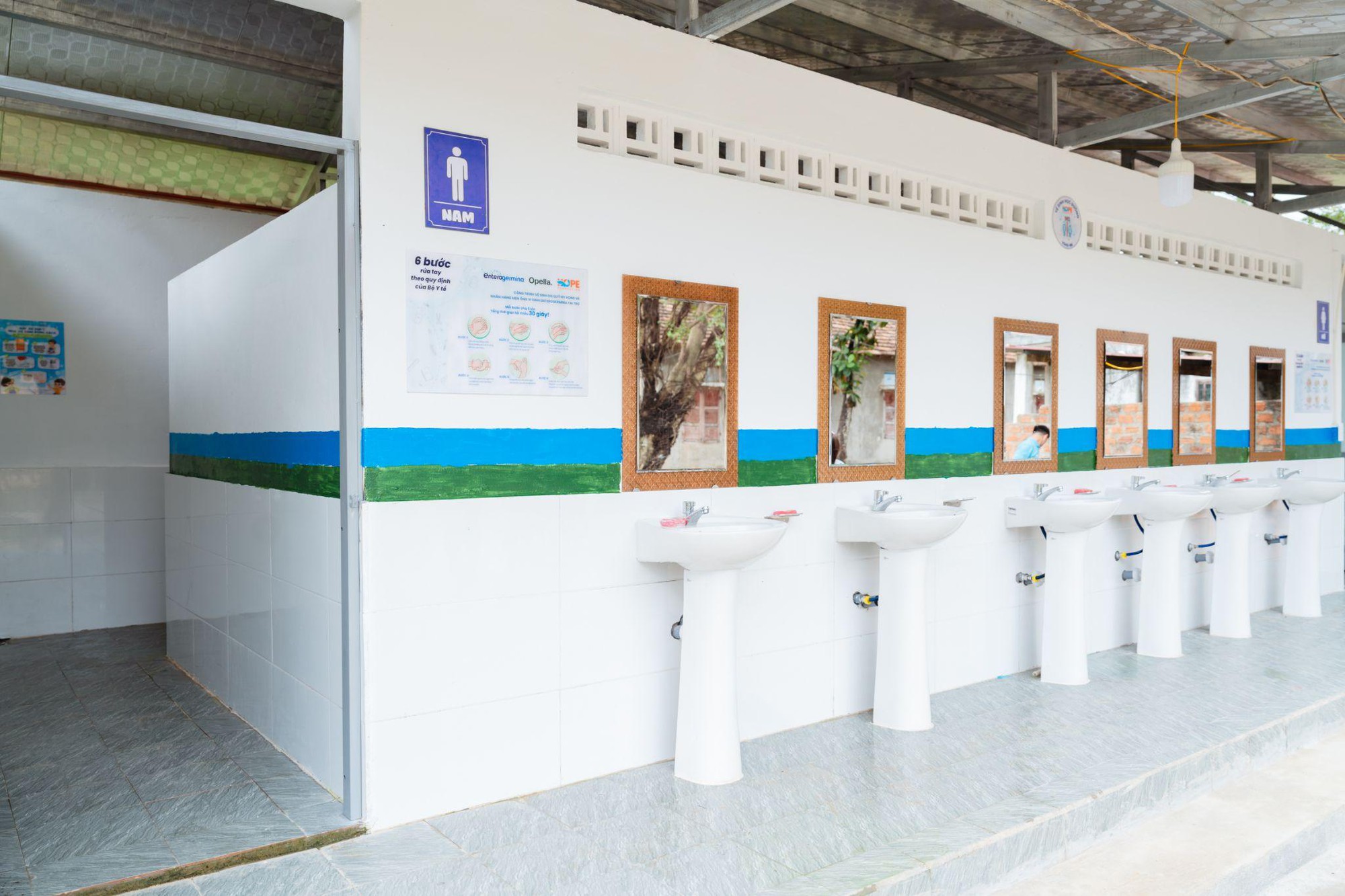 Trường học vùng sâu Quảng Trị ‘thay da đổi thịt’ nhờ 20 công trình vệ sinh mới- Ảnh 4. Trường học vùng sâu Quảng Trị ‘thay da đổi thịt’ nhờ 20 công trình vệ sinh mới- Ảnh 4.