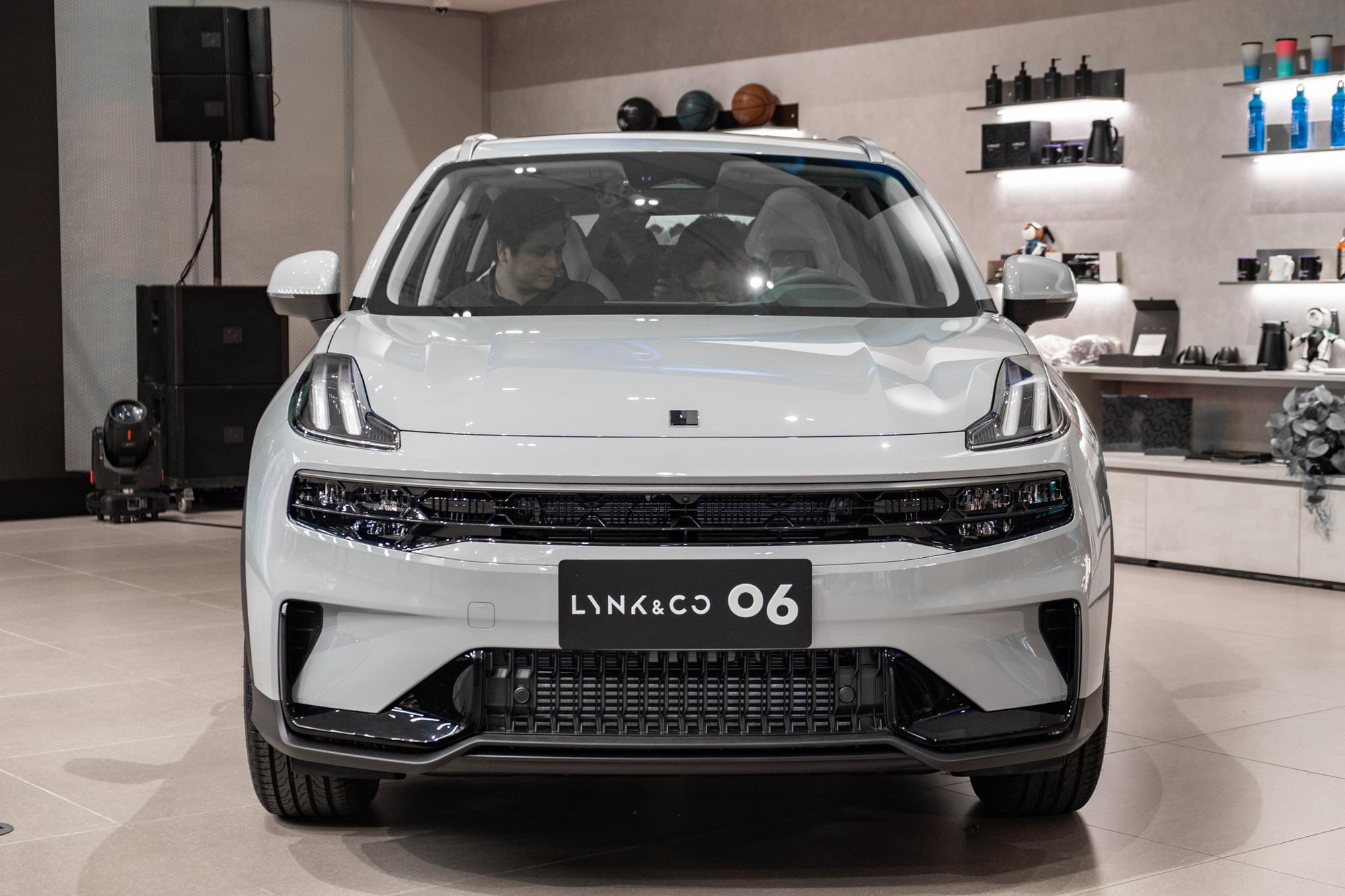 Lynk & Co 06 định nghĩa lại chuẩn cao cấp mới trong phân khúc, ghi dấu ấn mạnh mẽ với cả người dùng và giới chuyên môn- Ảnh 4. Lynk & Co 06 định nghĩa lại chuẩn cao cấp mới trong phân khúc, ghi dấu ấn mạnh mẽ với cả người dùng và giới chuyên môn- Ảnh 4.
