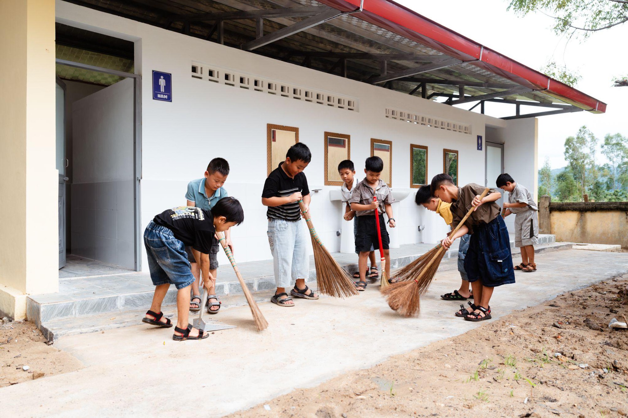 Trường học vùng sâu Quảng Trị ‘thay da đổi thịt’ nhờ 20 công trình vệ sinh mới- Ảnh 7. Trường học vùng sâu Quảng Trị ‘thay da đổi thịt’ nhờ 20 công trình vệ sinh mới- Ảnh 7.