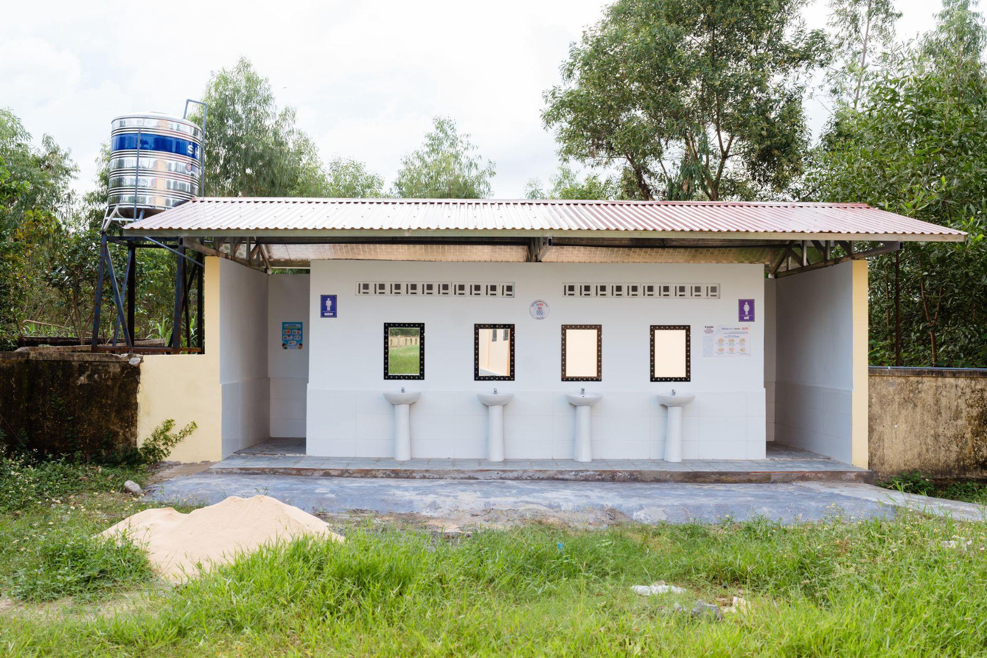 Trường học vùng sâu Quảng Trị ‘thay da đổi thịt’ nhờ 20 công trình vệ sinh mới- Ảnh 8. Trường học vùng sâu Quảng Trị ‘thay da đổi thịt’ nhờ 20 công trình vệ sinh mới- Ảnh 8.