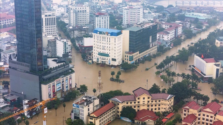 Chùm ảnh: Thành phố Huế ngập trong biển nước- Ảnh 2. Chùm ảnh: Thành phố Huế ngập trong biển nước- Ảnh 2.