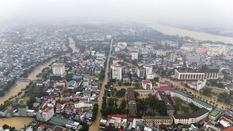 Chùm ảnh: Thành phố Huế ngập trong biển nước- Ảnh 1. Chùm ảnh: Thành phố Huế ngập trong biển nước- Ảnh 1.