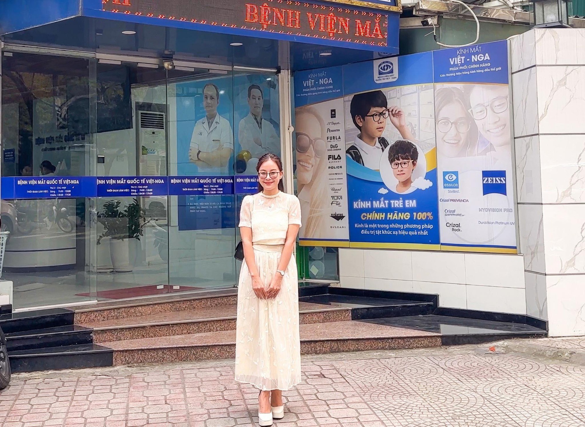 Ký sự "rủ nhau XÓA CẬN" của vợ chồng hotmom Uyên Bi: Nâng cấp tầm nhìn xa từ 1/10 lên 10/10 chỉ sau 10 giây- Ảnh 2.