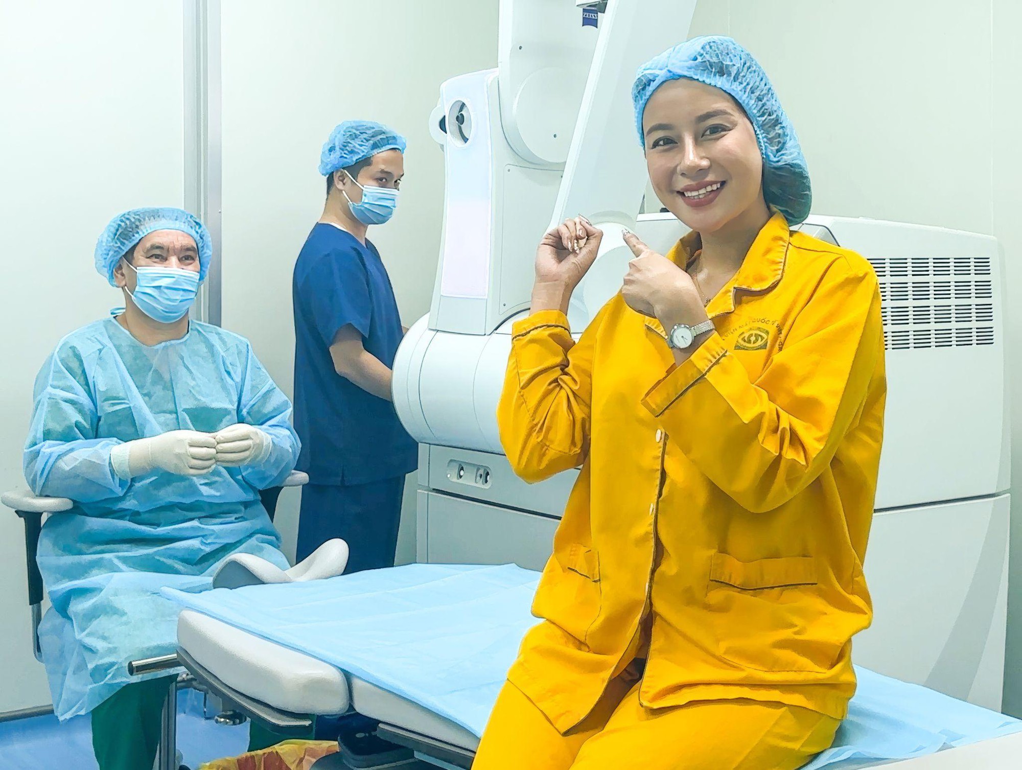 Ký sự "rủ nhau XÓA CẬN" của vợ chồng hotmom Uyên Bi: Nâng cấp tầm nhìn xa từ 1/10 lên 10/10 chỉ sau 10 giây- Ảnh 4.