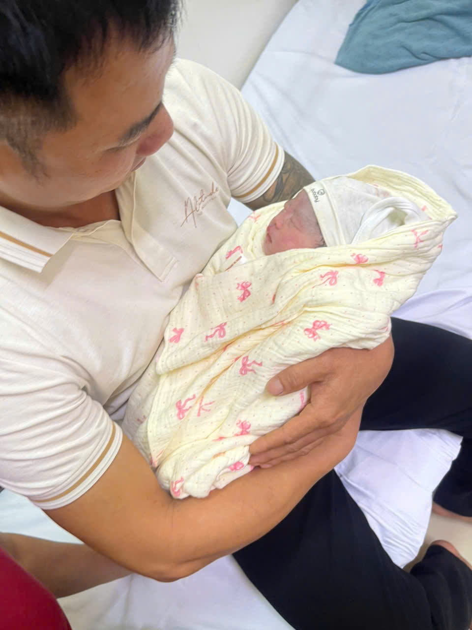 9 tháng mang thai rất nhanh nhưng 9 năm chờ con yêu dài đằng đẵng: Sau nhiều lần phải nghe "gái độc không con", tiêm tím buốt bụng, em đã làm được"- Ảnh 2. 9 tháng mang thai rất nhanh nhưng 9 năm chờ con yêu dài đằng đẵng: Sau nhiều lần phải nghe "gái độc không con", tiêm tím buốt bụng, em đã làm được"- Ảnh 2.