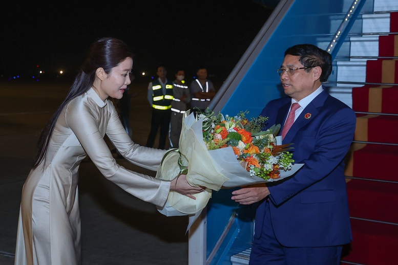Thủ tướng Phạm Minh Chính về tới Hà Nội, kết thúc tốt đẹp chuyến công tác dự Hội nghị cấp cao ASEAN 47- Ảnh 2.
