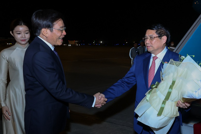 Thủ tướng Phạm Minh Chính về tới Hà Nội, kết thúc tốt đẹp chuyến công tác dự Hội nghị cấp cao ASEAN 47- Ảnh 3.