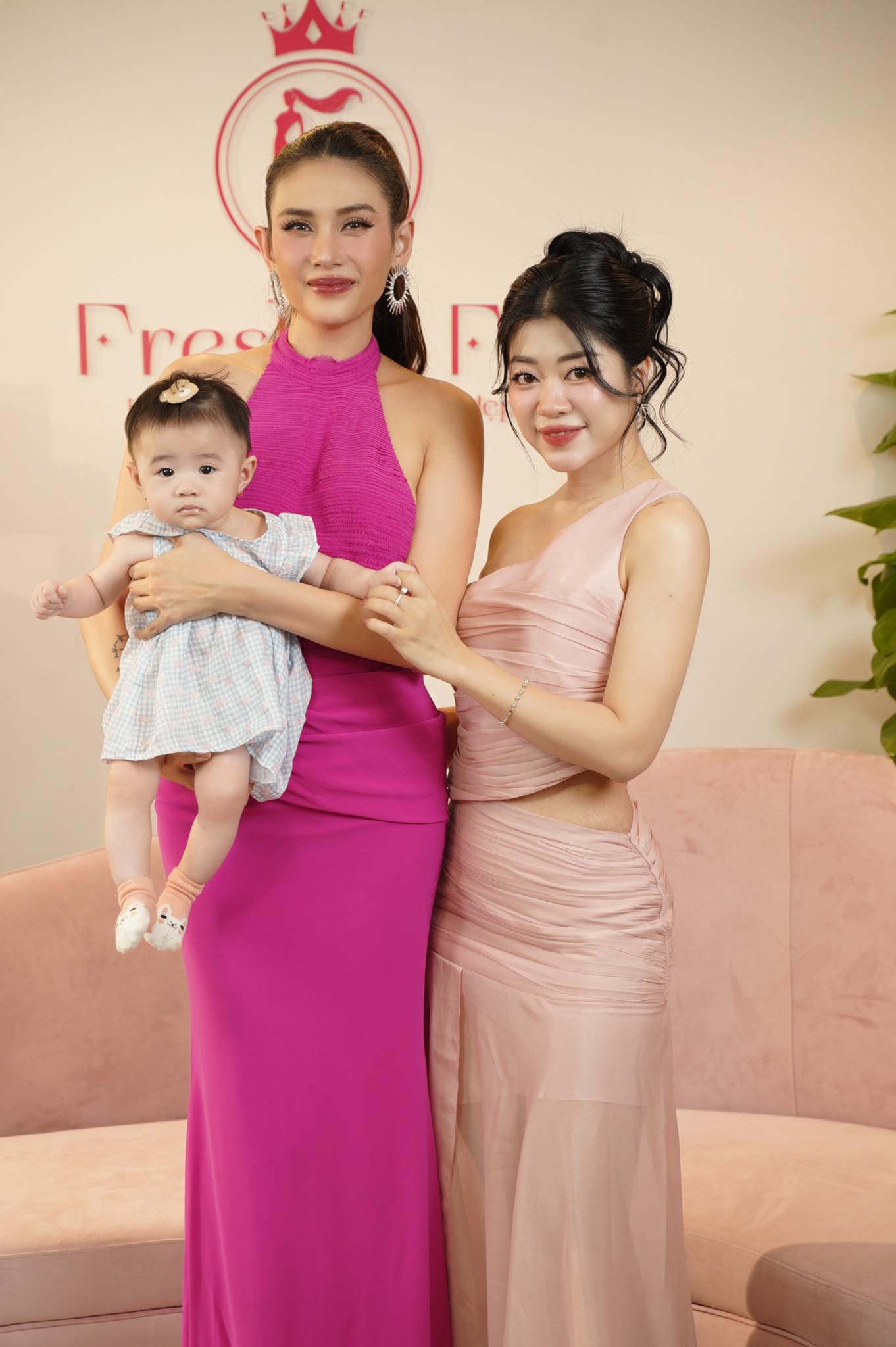 “Bàn tay vàng gọi sữa” hot mom 4 con Helen Nguyễn chia sẻ về bếp ăn 0 đồng, mỗi tháng đều nấu hơn 300 suất ăn tặng bệnh nhân ung thư- Ảnh 1.