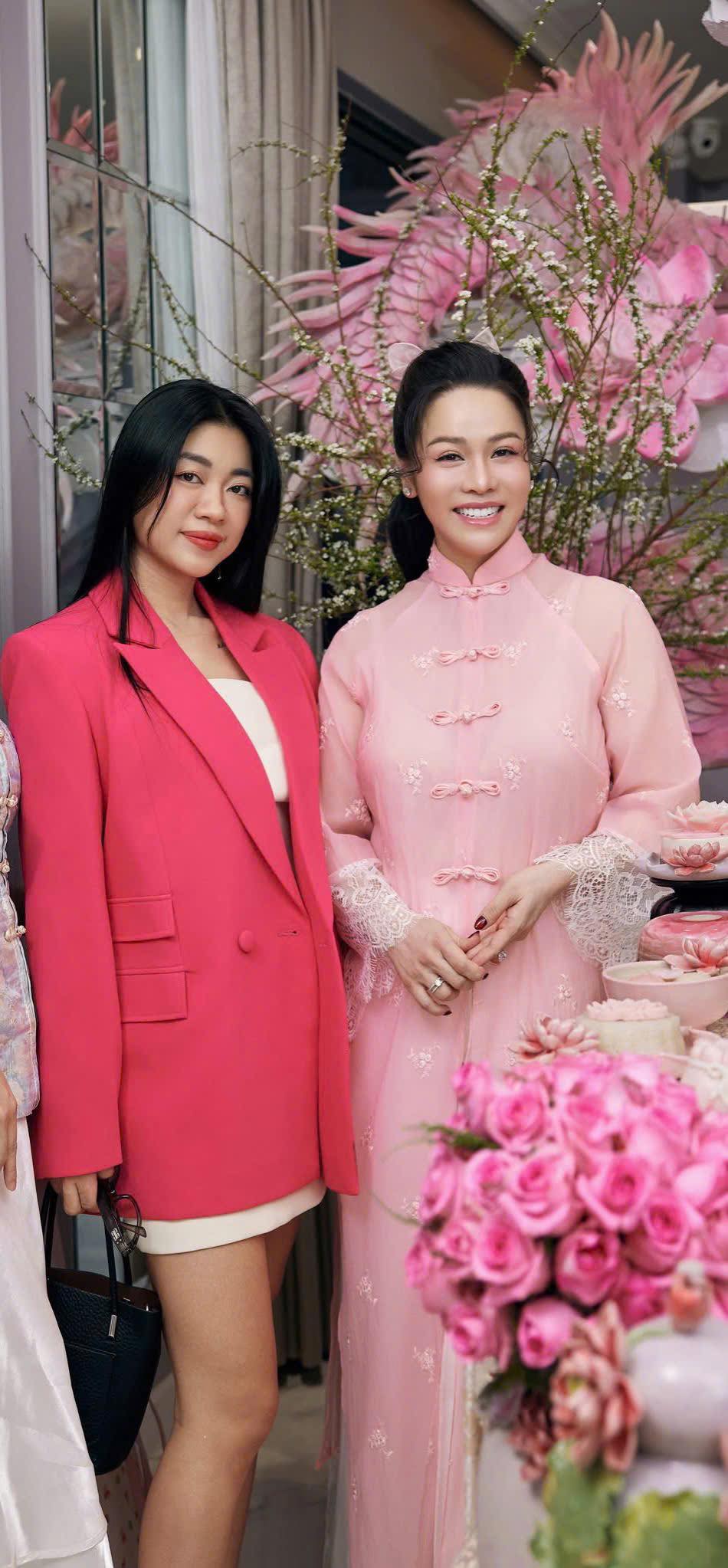“Bàn tay vàng gọi sữa” hot mom 4 con Helen Nguyễn chia sẻ về bếp ăn 0 đồng, mỗi tháng đều nấu hơn 300 suất ăn tặng bệnh nhân ung thư- Ảnh 3.