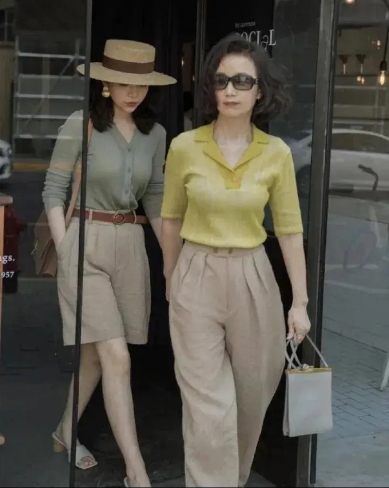 Sai lầm khiến phụ nữ trung niên “già đi 10 tuổi”: tóc xoăn li ti, váy áo hoa sến súa- Ảnh 19.