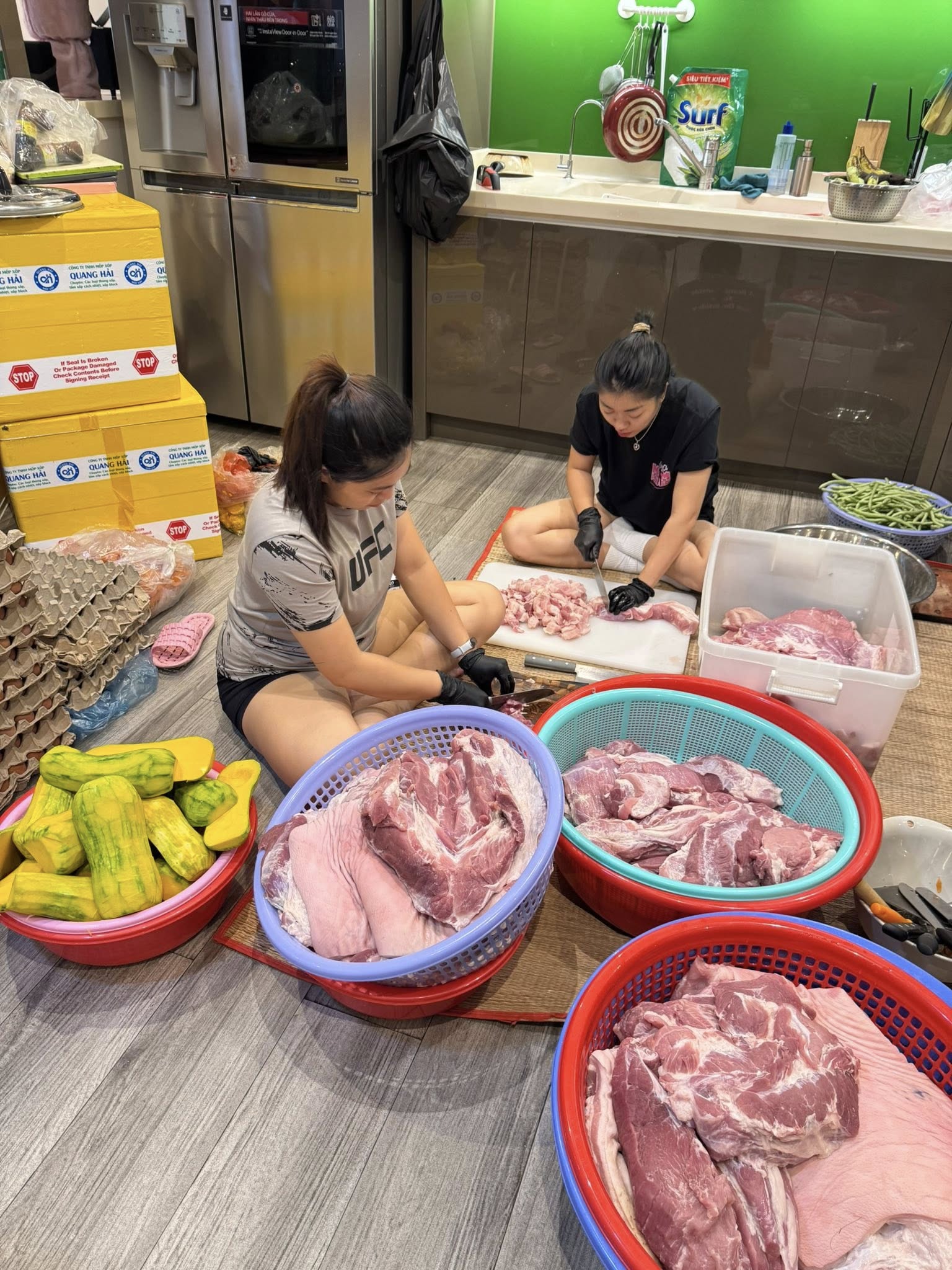 “Bàn tay vàng gọi sữa” hot mom 4 con Helen Nguyễn chia sẻ về bếp ăn 0 đồng, mỗi tháng đều nấu hơn 300 suất ăn tặng bệnh nhân ung thư- Ảnh 10.