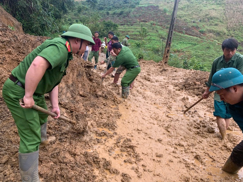Thủ tướng yêu cầu phải thần tốc hơn nữa, huy động tối đa lực lượng khắc phục nhanh nhất hậu quả bão, mưa lũ- Ảnh 2.
