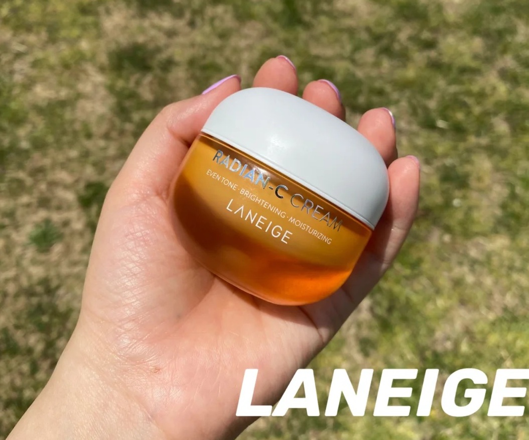 Da xám xỉn, thâm mụn lì đến mấy cũng phải cúi đầu trước 5 kem dưỡng vitamin C này!- Ảnh 3. Da xám xỉn, thâm mụn lì đến mấy cũng phải cúi đầu trước 5 kem dưỡng vitamin C này!- Ảnh 3.