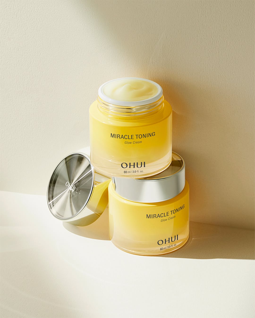 Da xám xỉn, thâm mụn lì đến mấy cũng phải cúi đầu trước 5 kem dưỡng vitamin C này!- Ảnh 4. Da xám xỉn, thâm mụn lì đến mấy cũng phải cúi đầu trước 5 kem dưỡng vitamin C này!- Ảnh 4.