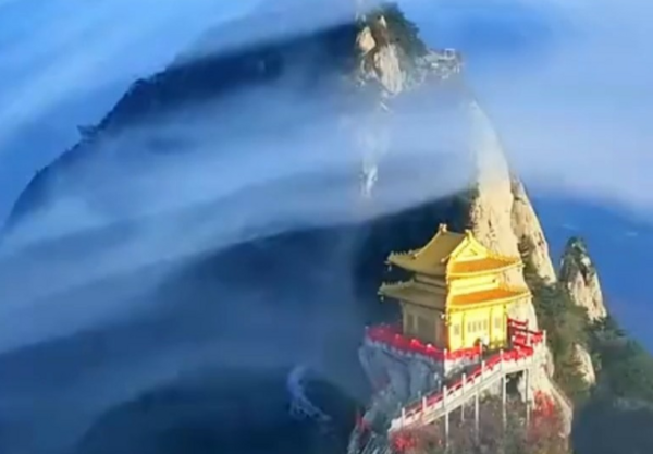 Khung cảnh "đường phân chia âm dương" đẹp đến nín thở, hai mùa cách nhau chỉ một sợi chỉ- Ảnh 3. Khung cảnh "đường phân chia âm dương" đẹp đến nín thở, hai mùa cách nhau chỉ một sợi chỉ- Ảnh 3.