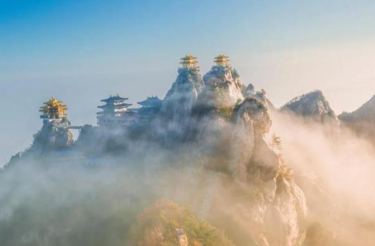 Khung cảnh "đường phân chia âm dương" đẹp đến nín thở, hai mùa cách nhau chỉ một sợi chỉ- Ảnh 4. Khung cảnh "đường phân chia âm dương" đẹp đến nín thở, hai mùa cách nhau chỉ một sợi chỉ- Ảnh 4.