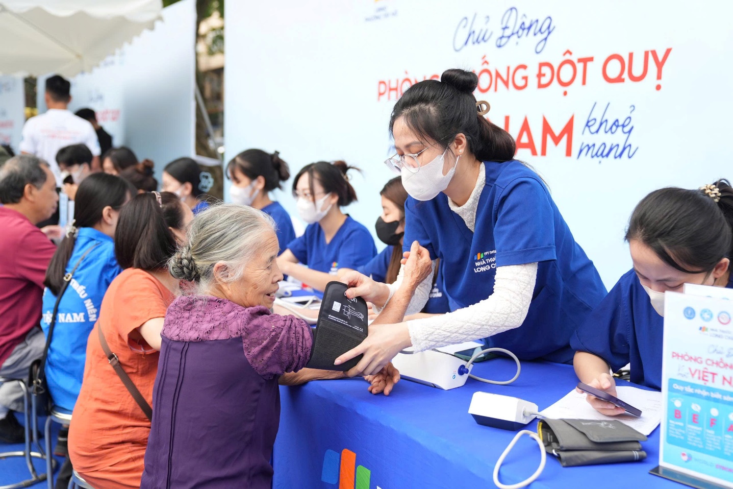 1000 người dân Thủ đô được khám tầm soát đột quỵ miễn phí- Ảnh 2.