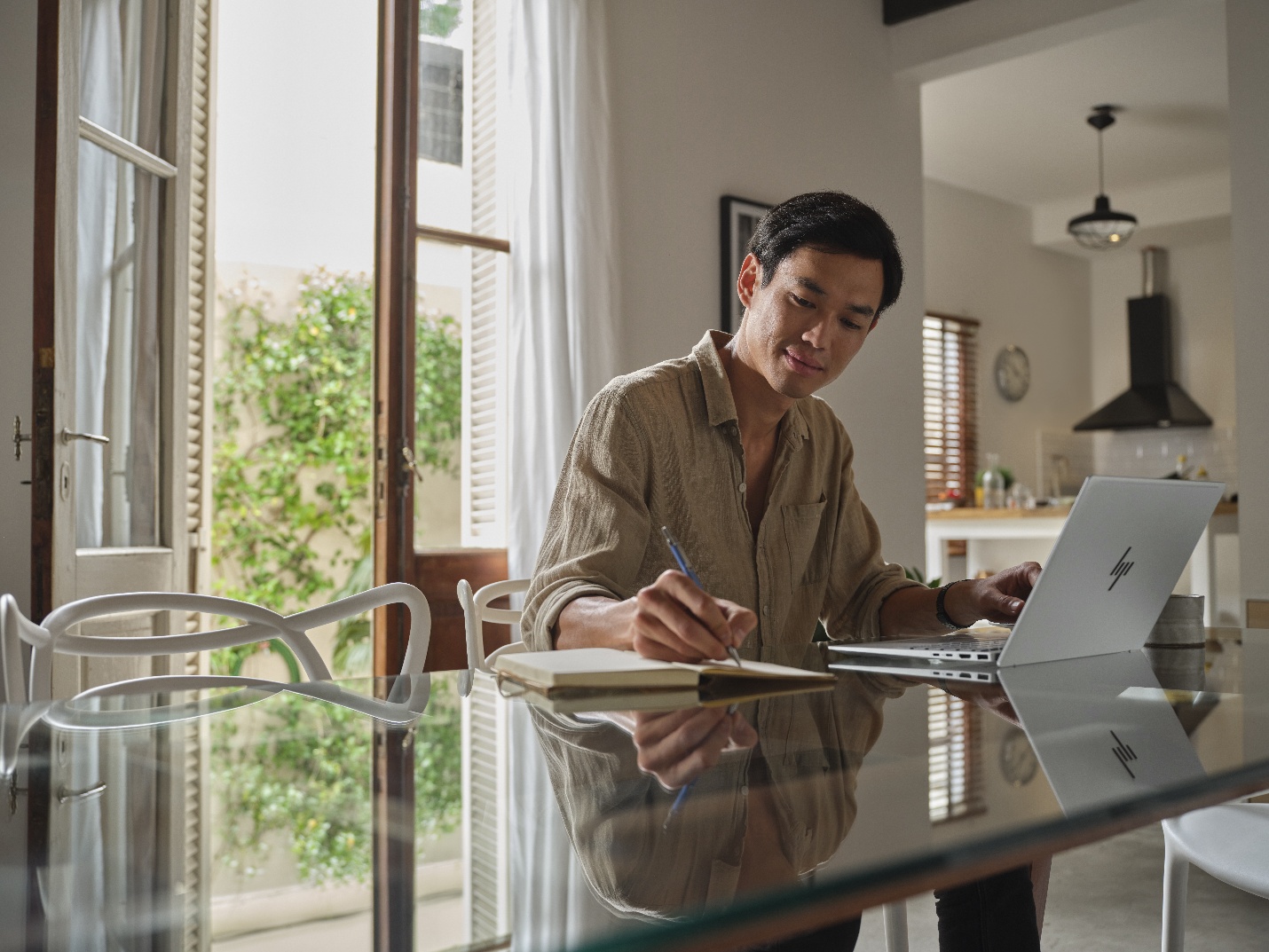 Thông minh, an toàn, linh hoạt: HP OmniBook 7 Aero 13”cùng trải nghiệm sáng tạo di động- Ảnh 2.