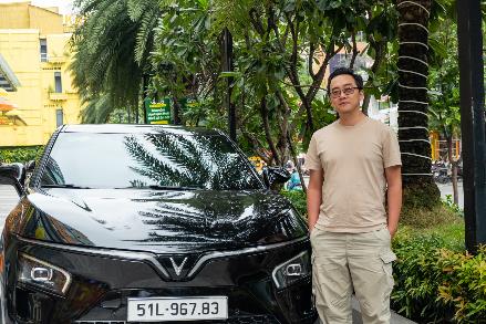 Trải nghiệm VF 7, VF 8, VF 9, người dùng TP.HCM ngỡ ngàng vì “quá mạnh, quá êm”- Ảnh 2. Trải nghiệm VF 7, VF 8, VF 9, người dùng TP.HCM ngỡ ngàng vì “quá mạnh, quá êm”- Ảnh 2.