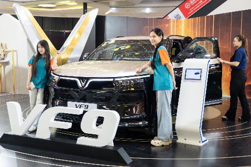 Trải nghiệm VF 7, VF 8, VF 9, người dùng TP.HCM ngỡ ngàng vì “quá mạnh, quá êm”- Ảnh 4. Trải nghiệm VF 7, VF 8, VF 9, người dùng TP.HCM ngỡ ngàng vì “quá mạnh, quá êm”- Ảnh 4.