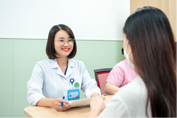 Phẫu thuật loại bỏ u quái buồng trứng chứa đầy tóc, xương và răng- Ảnh 4.