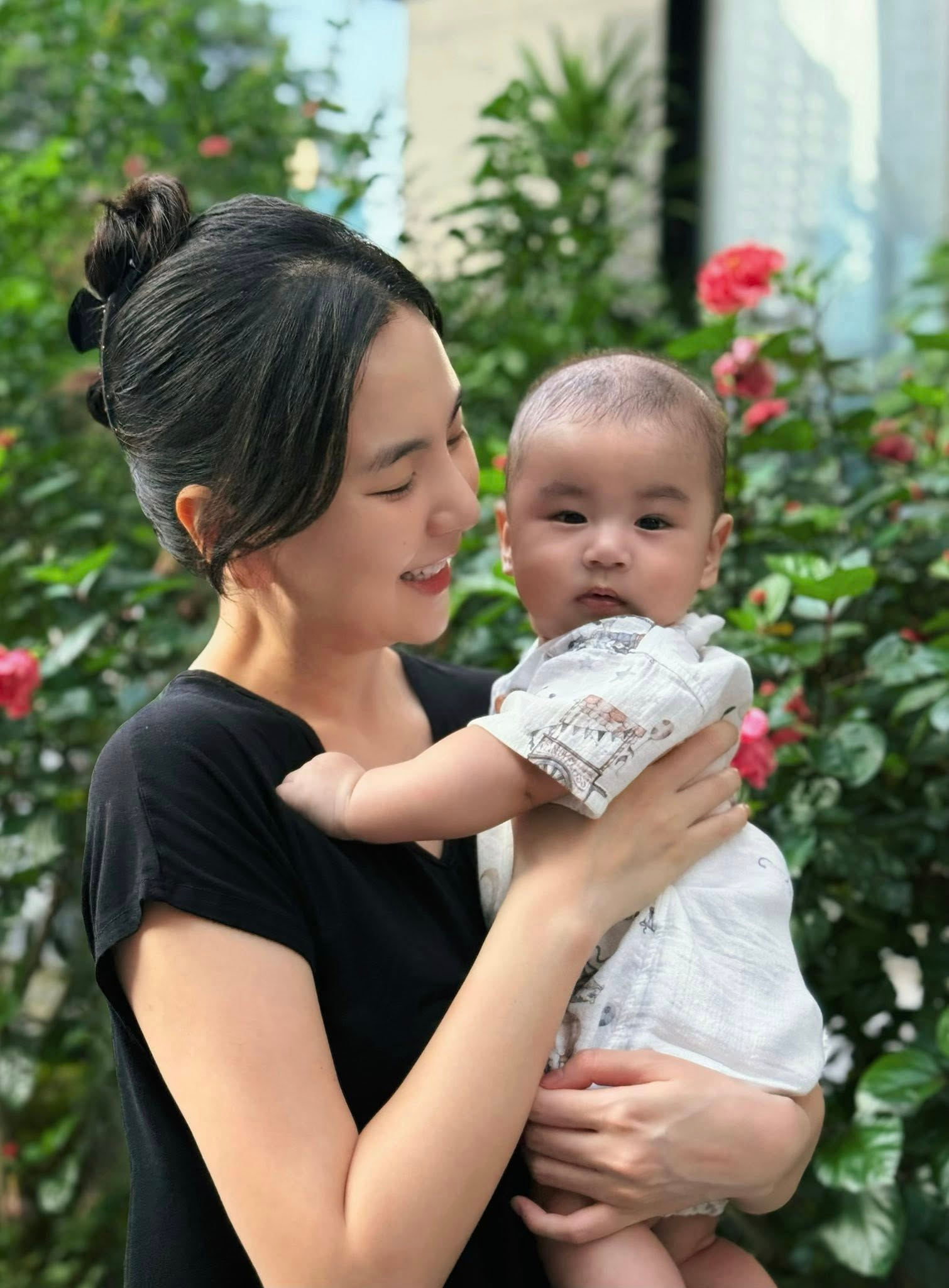 Bé Panda nhà Mai Ngọc tròn 6 tháng tuổi: Rất hợp tác trong việc ăn uống - ngủ nghỉ, các mẹ bỉm vào xin vía lia lịa- Ảnh 9.