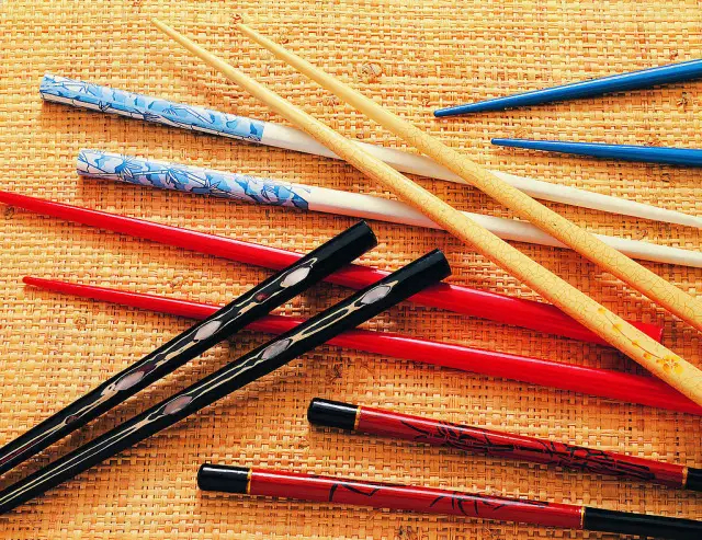 Đũa gỗ hay đũa inox tốt hơn? Bạn sẽ to&aacute;t mồ h&ocirc;i sau khi đọc b&agrave;i viết n&agrave;y- Ảnh 1.