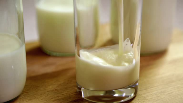 Loại sữa hiếm chỉ chiếm 0.014% tổng sản lượng sữa bò toàn cầu- Ảnh 1.