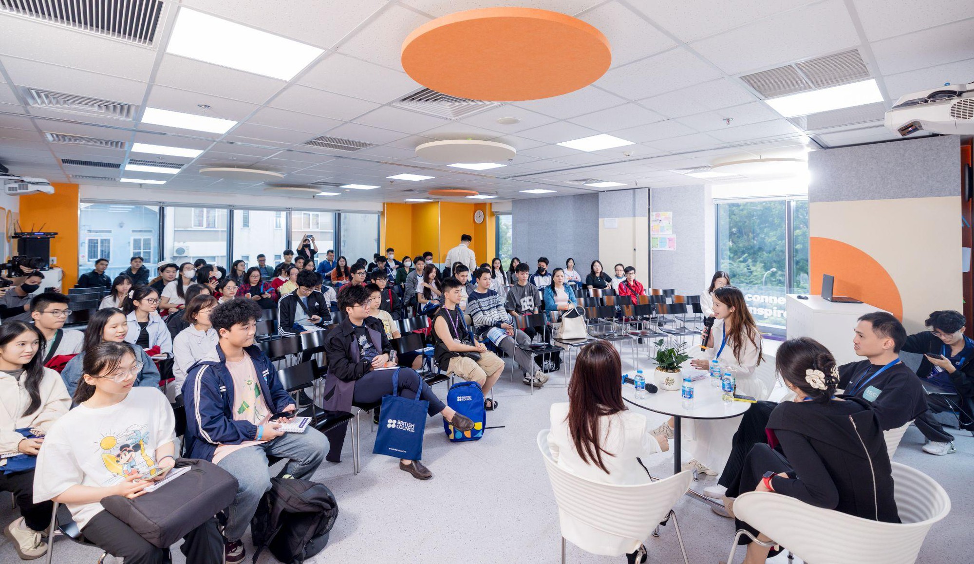 Hội đồng Anh khiến giới trẻ &ldquo;đứng ngồi kh&ocirc;ng y&ecirc;n&rdquo; với Ng&agrave;y hội tiếng Anh v&agrave; IELTS 2025- Ảnh 3.