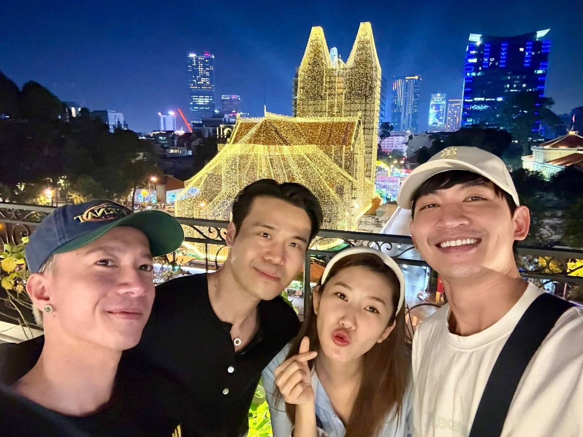 Thêm chi tiết chứng tỏ cặp đôi Vbiz có "visual đỉnh nóc" đã "đường ai nấy đi"- Ảnh 9. Thêm chi tiết chứng tỏ cặp đôi Vbiz có "visual đỉnh nóc" đã "đường ai nấy đi"- Ảnh 9.