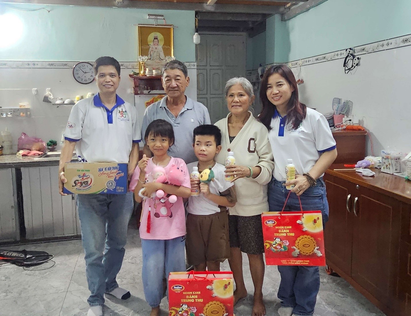 Tân Hiệp Phát lan tỏa yêu thương với 45.000 phần quà Trung thu đến trẻ em khắp nơi- Ảnh 3. Tân Hiệp Phát lan tỏa yêu thương với 45.000 phần quà Trung thu đến trẻ em khắp nơi- Ảnh 3.