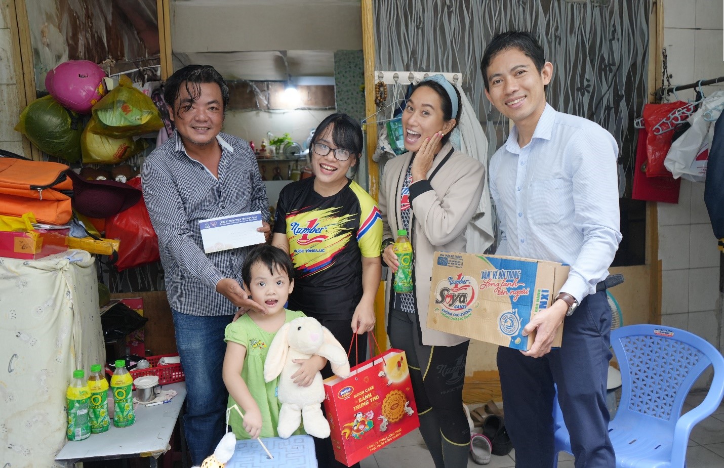 Tân Hiệp Phát lan tỏa yêu thương với 45.000 phần quà Trung thu đến trẻ em khắp nơi- Ảnh 4. Tân Hiệp Phát lan tỏa yêu thương với 45.000 phần quà Trung thu đến trẻ em khắp nơi- Ảnh 4.