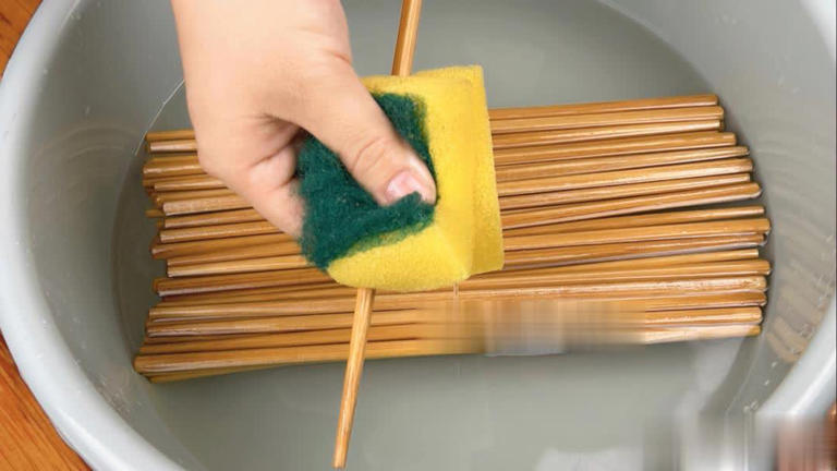Đũa Rửa Xong Để Đầu Nhỏ Hướng Lên Mới Sạch? Sai Một Chi Tiết, Cả Nhà Dễ “Ăn” Vi Khuẩn Vào Người- Ảnh 1. Đũa Rửa Xong Để Đầu Nhỏ Hướng Lên Mới Sạch? Sai Một Chi Tiết, Cả Nhà Dễ “Ăn” Vi Khuẩn Vào Người- Ảnh 1.