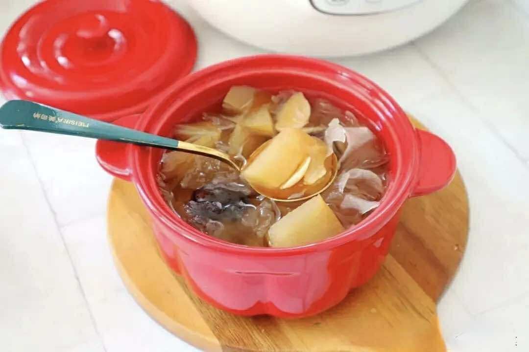 V&agrave;o m&ugrave;a thu, ăn 3 m&oacute;n n&agrave;y cực tốt cho phổi, kh&ocirc;ng bị kh&ocirc; r&aacute;t họng, l&agrave;n da lại mướt mịn nhờ được dưỡng ẩm- Ảnh 2.