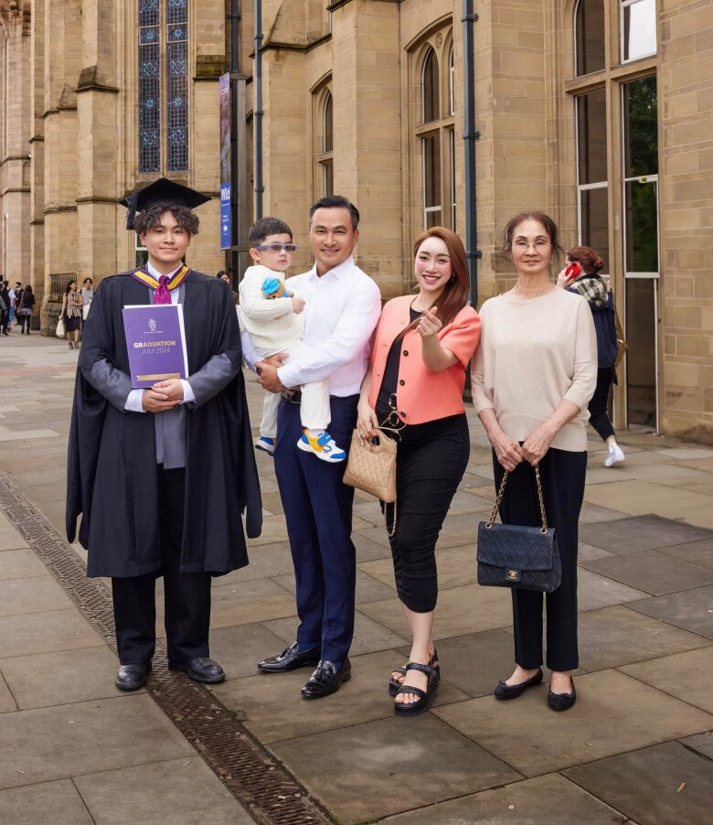 Con trai riêng của Chi Bảo được ví như bản sao của bố thời trẻ, theo học thạc sĩ trường top đầu thế giới khiến bố mẹ tự hào- Ảnh 5. Con trai riêng của Chi Bảo được ví như bản sao của bố thời trẻ, theo học thạc sĩ trường top đầu thế giới khiến bố mẹ tự hào- Ảnh 5.