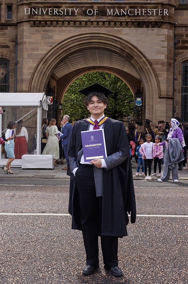 Con trai riêng của Chi Bảo được ví như bản sao của bố thời trẻ, theo học thạc sĩ trường top đầu thế giới khiến bố mẹ tự hào- Ảnh 2. Con trai riêng của Chi Bảo được ví như bản sao của bố thời trẻ, theo học thạc sĩ trường top đầu thế giới khiến bố mẹ tự hào- Ảnh 2.