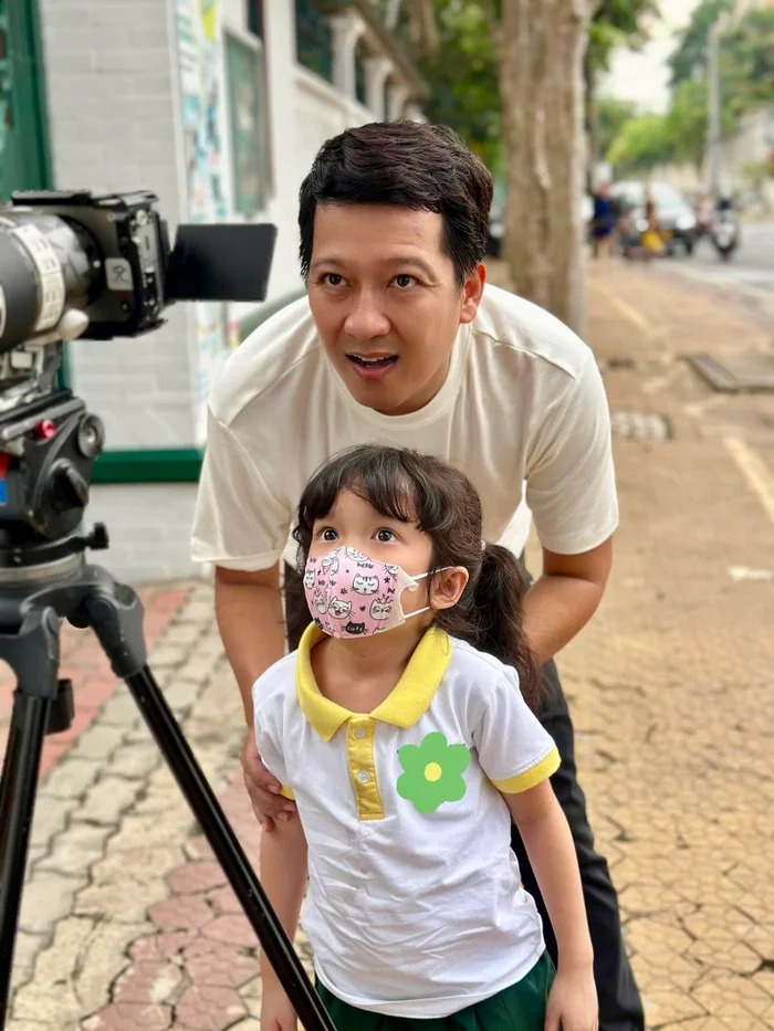 Con gái Trường Giang 6 tuổi được học đủ thứ chuẩn "cầm kỳ thi họa"- Ảnh 3. Con gái Trường Giang 6 tuổi được học đủ thứ chuẩn "cầm kỳ thi họa"- Ảnh 3.