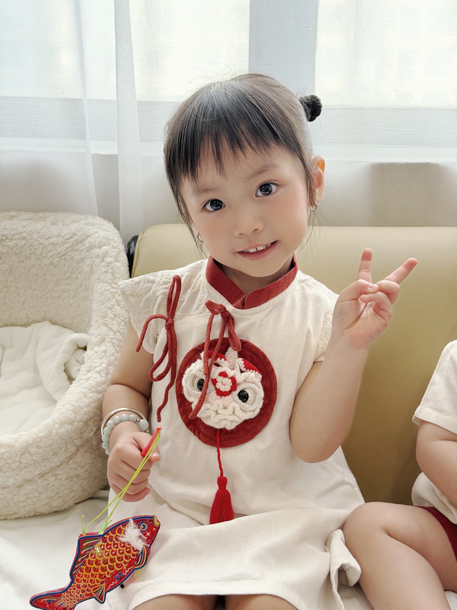 Con ốm đúng Trung Thu, cả nhà ái nữ đại gia Minh Nhựa rước đèn luôn trong bệnh viện: Biểu cảm của 4 "hậu duệ nhí" khiến ai nhìn cũng tan chảy- Ảnh 6. Con ốm đúng Trung Thu, cả nhà ái nữ đại gia Minh Nhựa rước đèn luôn trong bệnh viện: Biểu cảm của 4 "hậu duệ nhí" khiến ai nhìn cũng tan chảy- Ảnh 6.