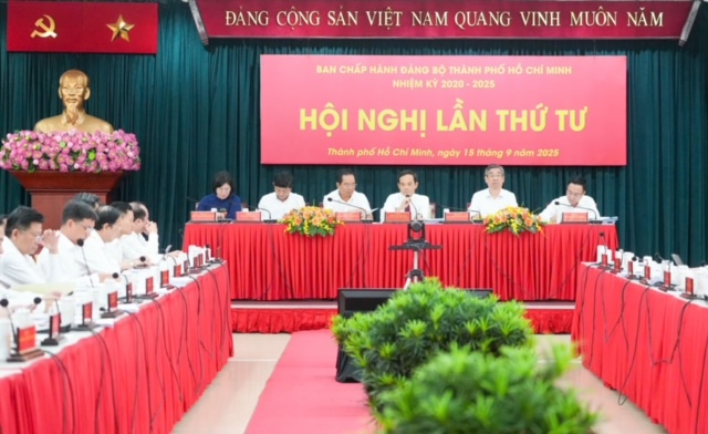 Thành phố Hồ Chí Minh không nhận quà tặng và hoa chúc mừng Đại hội đại biểu Đảng bộ lần thứ I- Ảnh 1. Thành phố Hồ Chí Minh không nhận quà tặng và hoa chúc mừng Đại hội đại biểu Đảng bộ lần thứ I- Ảnh 1.