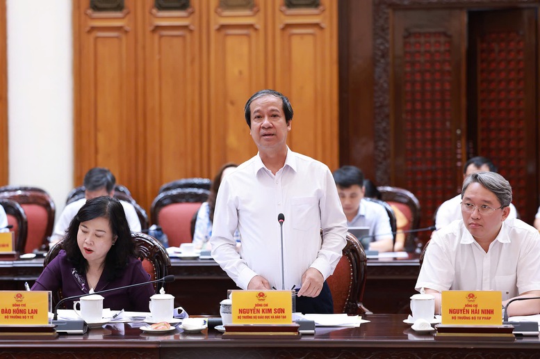 Thủ tướng chủ trì cuộc họp về sắp xếp đơn vị sự nghiệp công lập thuộc các bộ, ngành, địa phương- Ảnh 3. Thủ tướng chủ trì cuộc họp về sắp xếp đơn vị sự nghiệp công lập thuộc các bộ, ngành, địa phương- Ảnh 3.