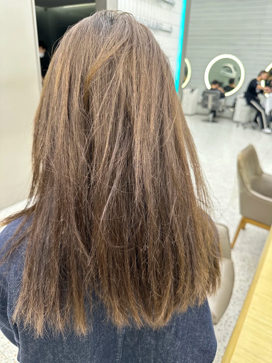 Liệu phần tóc chẻ ngọn có thể tự phục hồi nếu không cắt không?- Ảnh 2. Liệu phần tóc chẻ ngọn có thể tự phục hồi nếu không cắt không?- Ảnh 2.